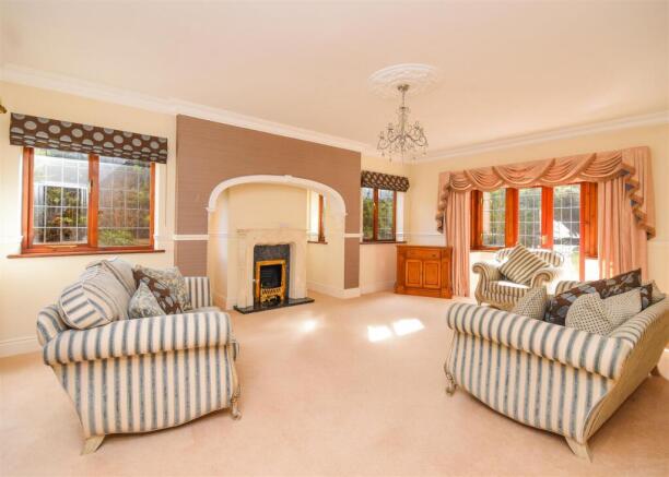 Keepers Lodge - Lounge (2).jpg