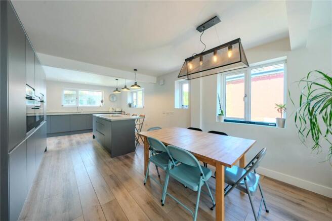 5 bed Semi-Detached for sale Image 12
