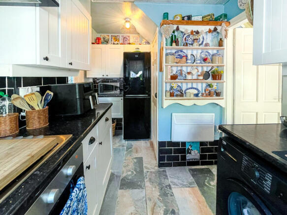 3 bed Semi-Detached for sale Image 7