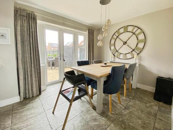 4 bed Detached for sale Image 8