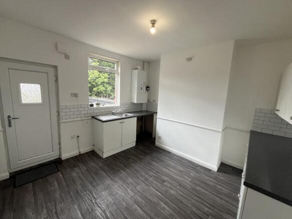 3 bed Terraced to rent Image 8