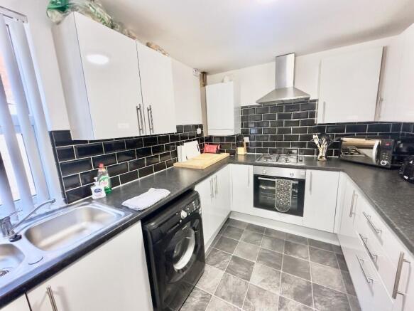 5 bed House of Multiple Occupation for sale Image 5