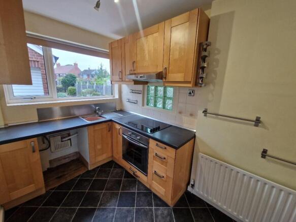 2 bed Semi-Detached to rent Image 4