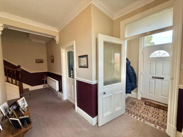 5 bed Semi-Detached for sale Image 9