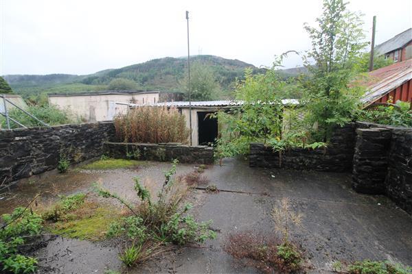 Garage/Rear Garden