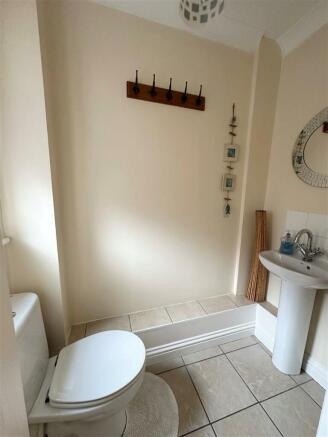 Down stairs bathroom..jpg