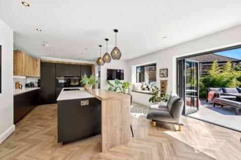 Fortescue Road, Weybridge, KT13