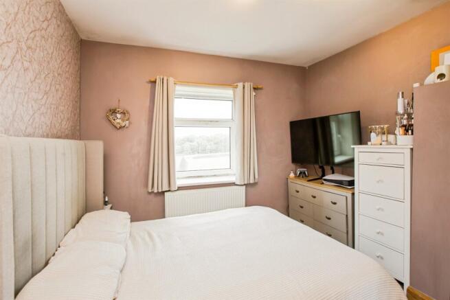 3 bed Terraced for sale Image 8