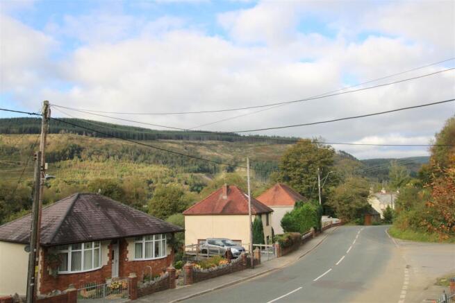 Mountain views to front of property