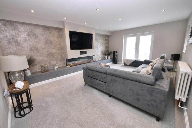 5 bed Detached for sale Image 10