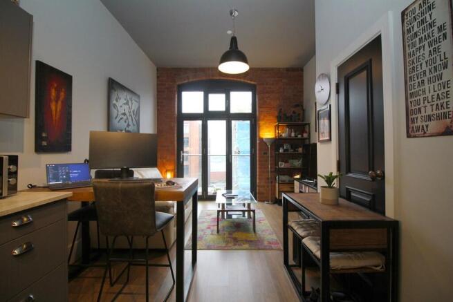 Kitchen / Lounge