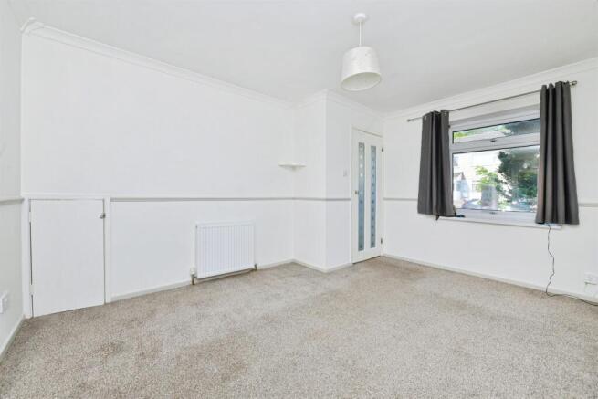 Lounge/Dining Area