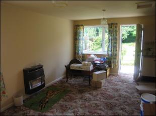 Lounge/Dining Area