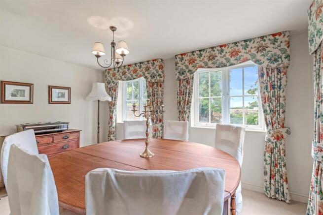 6 bed Detached for sale Image 6
