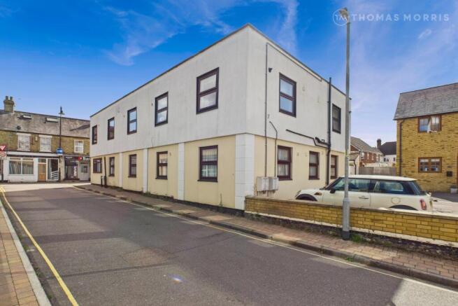 1-bed flat on Hitchin Street, Biggleswade, Bedfordshire, SG18, £170,000