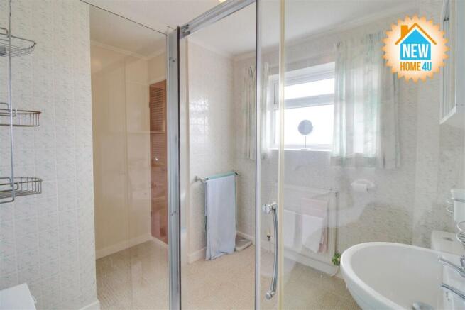 FAMILY BATHROOM: