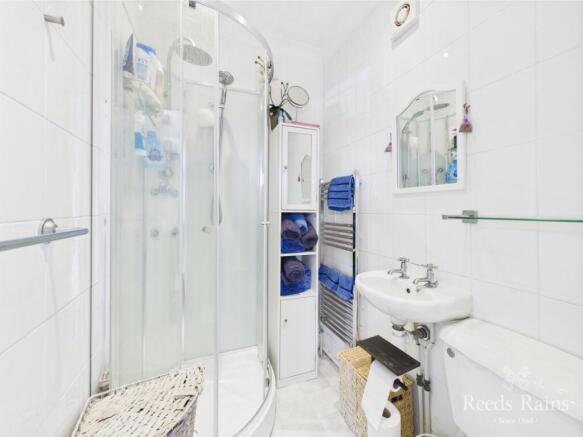 4 bed Detached for sale Image 9