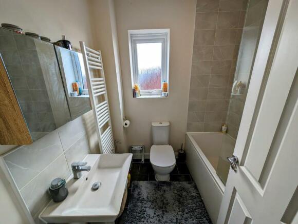 209 Dowsell Way bathroom.jpg