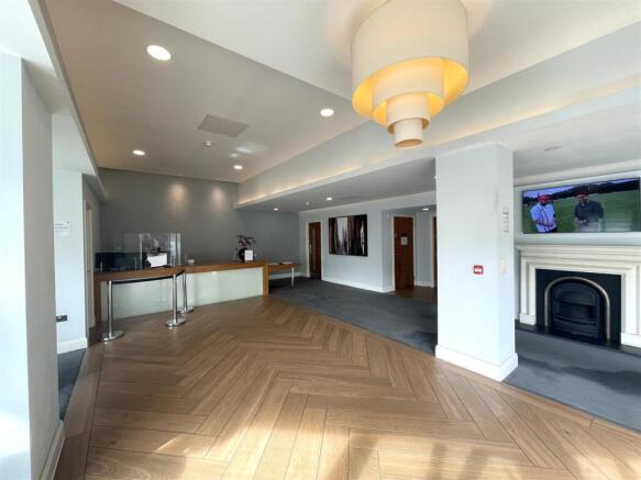 Entrance hall 3.jpeg
