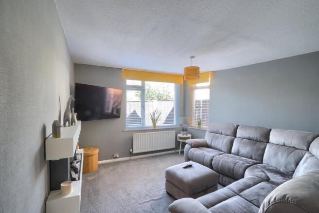 5 bed Detached for sale Image 8