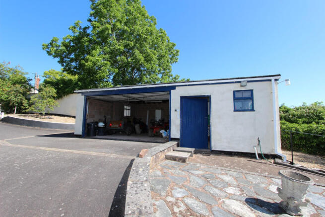 Garage/Workshop