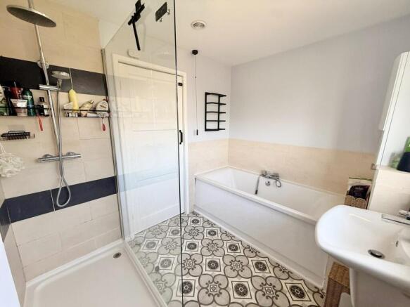 3 bed Semi-Detached to rent Image 8