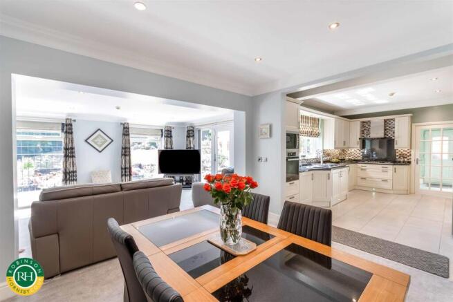 4 bed Semi-Detached for sale Image 7