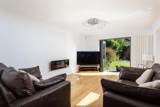 4 bed Detached for sale Image 4