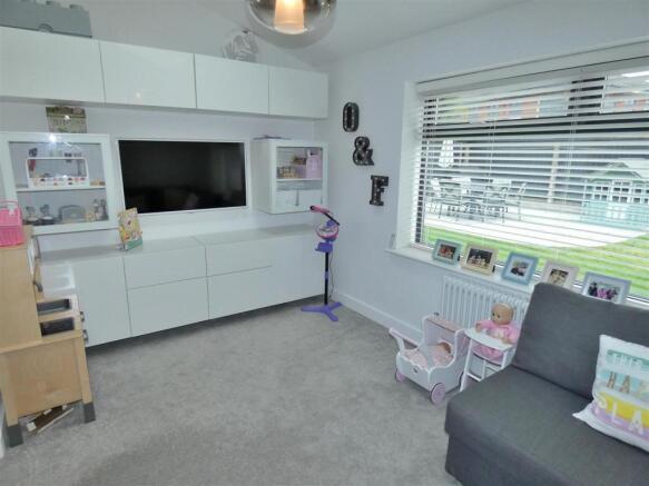 Sitting/Play Room