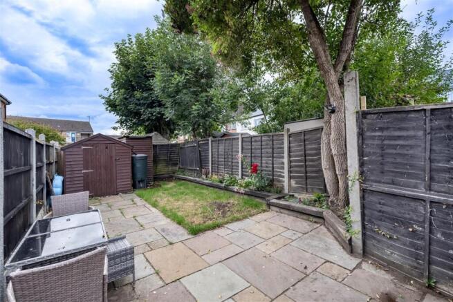 16a Amesbury Close (12).jpg