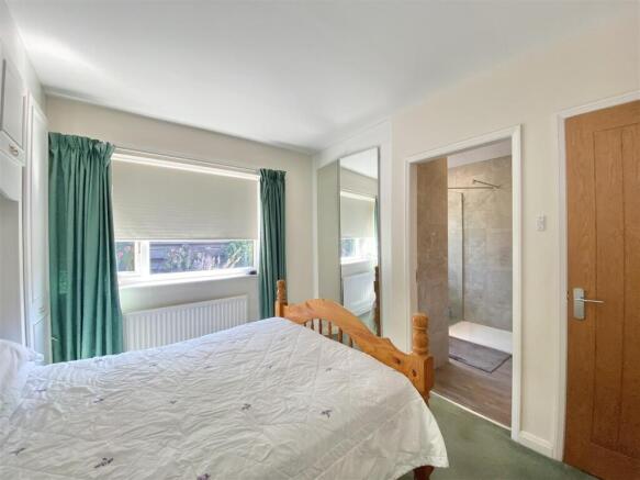 3 bed Detached Bungalow for sale Image 9