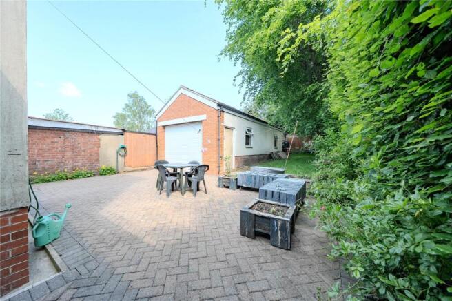 6 bed Semi-Detached for sale Image 8