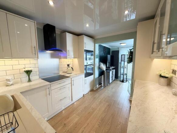 2 bed Detached Bungalow for sale Image 7