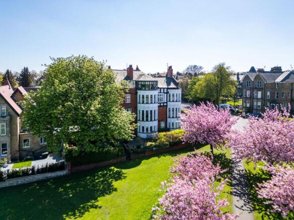 3 bed Flat for sale Image 7