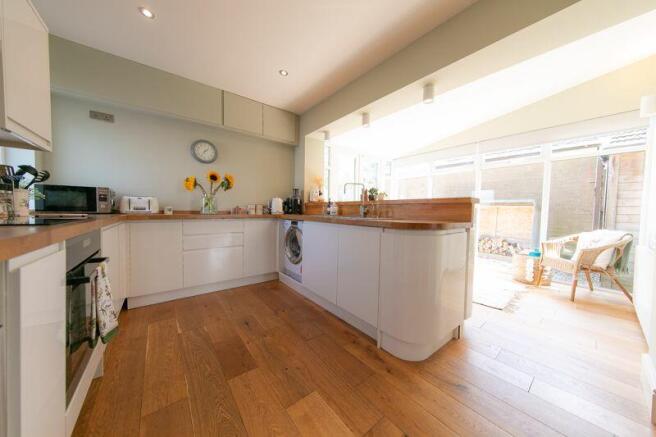 Kitchen & sun lounge