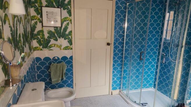 Bathroom 01.JPG