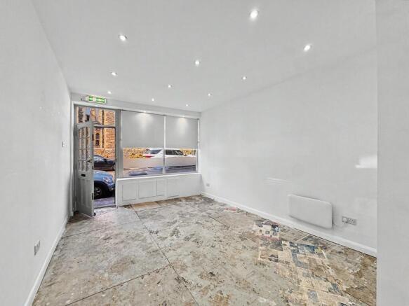 Bright entrance area with ample spot lighting...