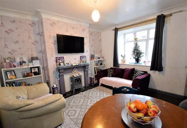 DINING/FAMILY ROOM