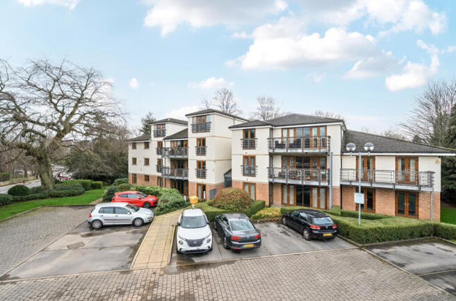 3 bed Flat for sale Image 4
