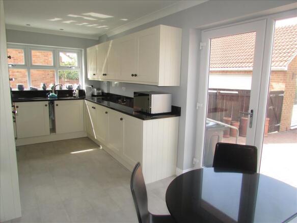 KITCHEN/BREAKFAST ROOM