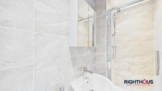 3 bed Flat to rent Image 6