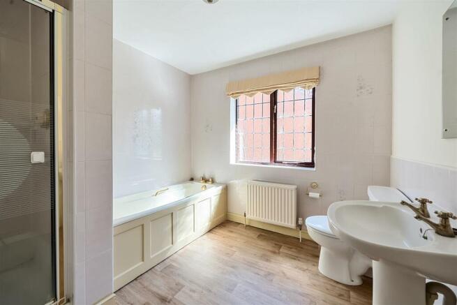 6 Ashby Park - Ensuite