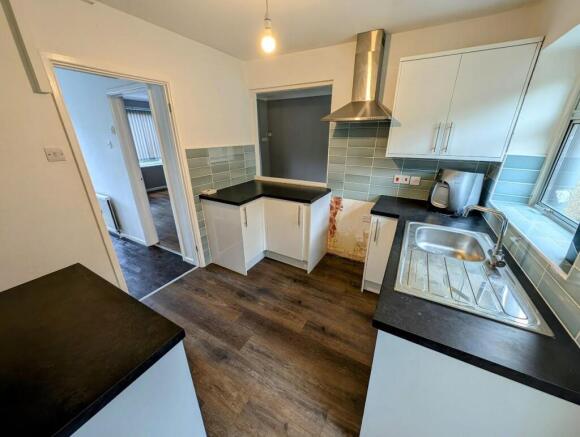 49 Brookthorpe kitchen 2.jpg