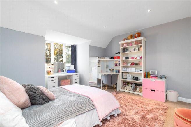 4 bed Detached for sale Image 11