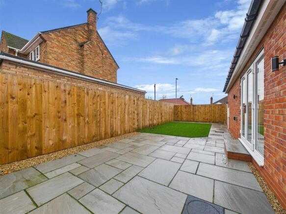 2 bed Semi-Detached Bungalow for sale Image 9