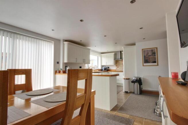 2 bed Semi-Detached Bungalow for sale Image 6