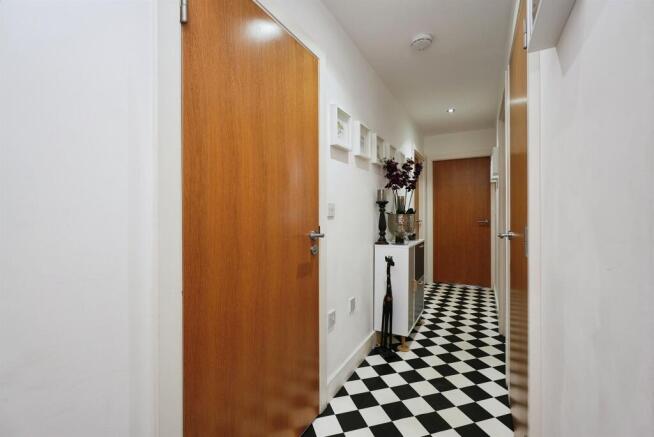 3 bed Apartment for sale Image 10