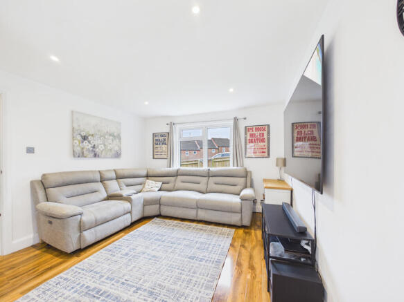 CAM01354G0-PR0686-STILL006