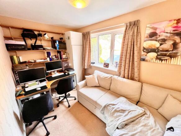 4 bed Detached to rent Image 8