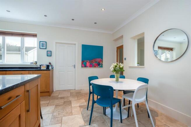 Kitchen Seating 2.jpg